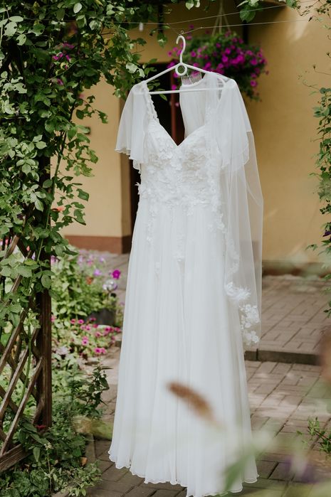 Suknia ślubna z odpinanymi rękawkami + metrowy welon