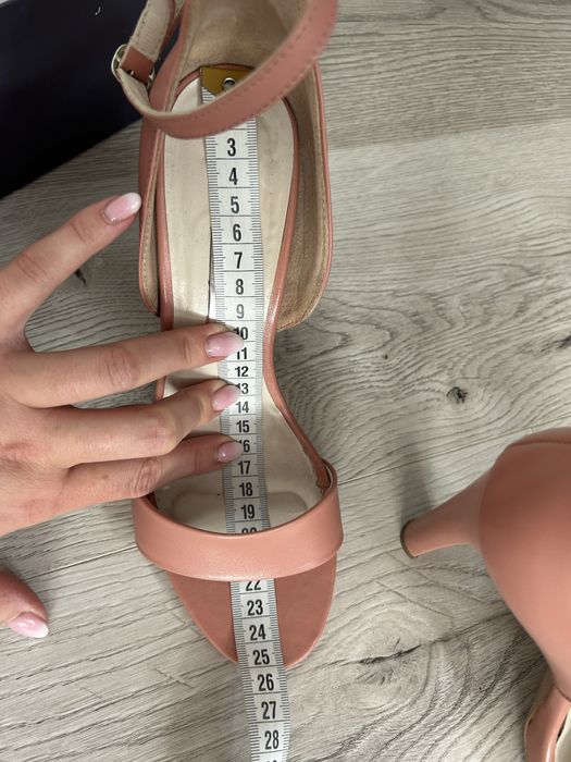 Sandały na obcasie Ryłko r.38