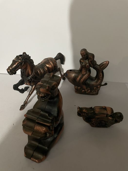 Isqueiros antigos de coleção