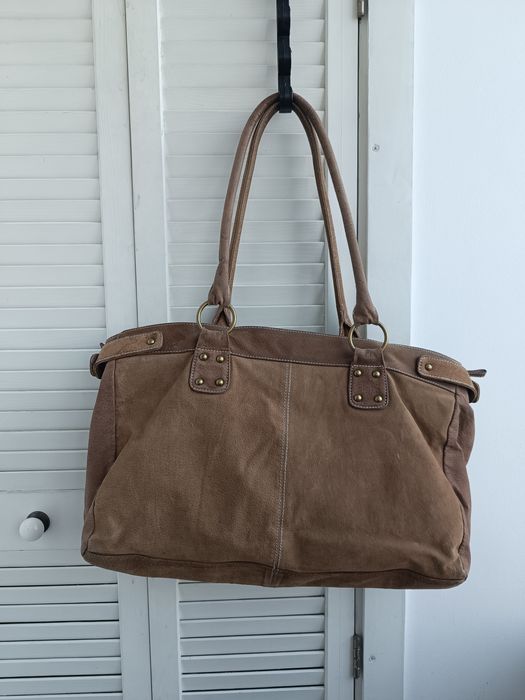 Сумка из натуральной замши, требует чистки.