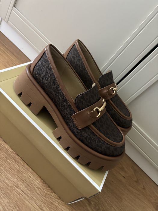 Mokasyny damskie Michael Kors brązowy monogram złote logo 37