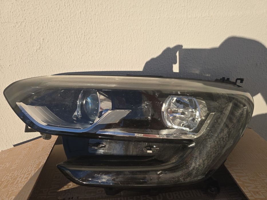 Farol esquerdo Renault Megane