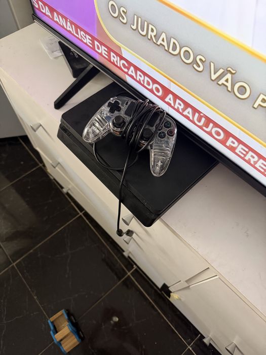 Vendo ps4 de 1TB