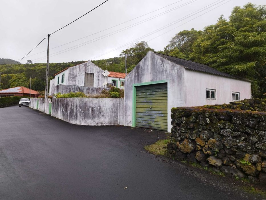 Moradia T2 - com garagem e quintal