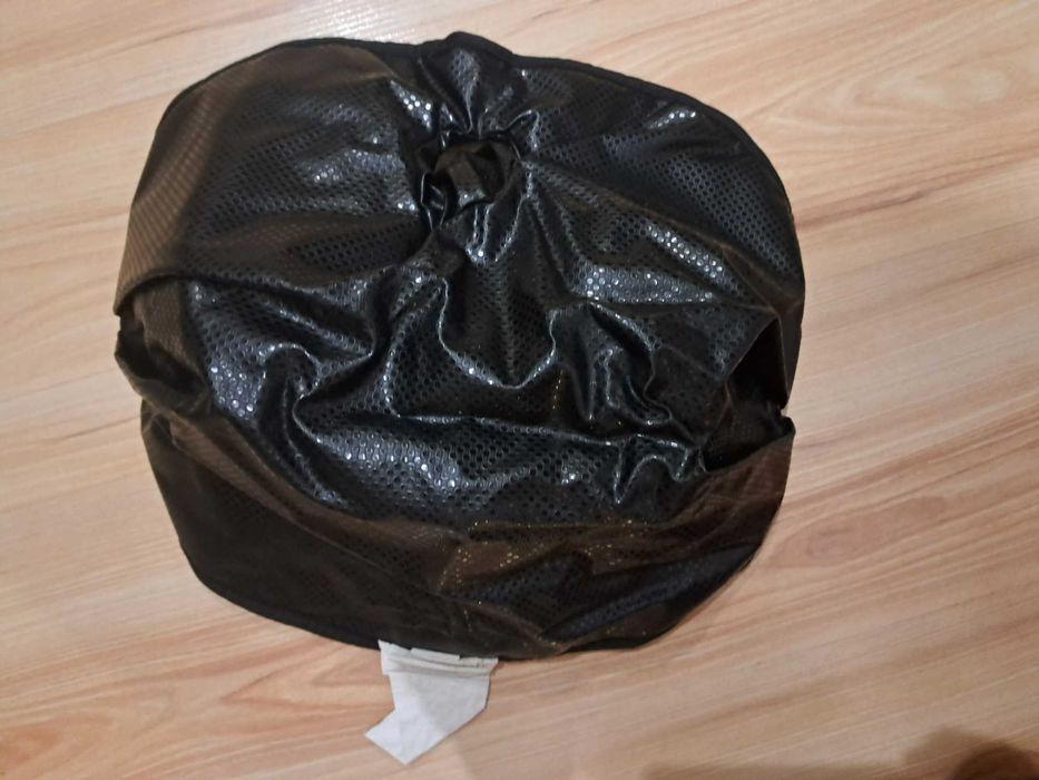 Mata / podkładka ochronna pod fotelik samochodowy