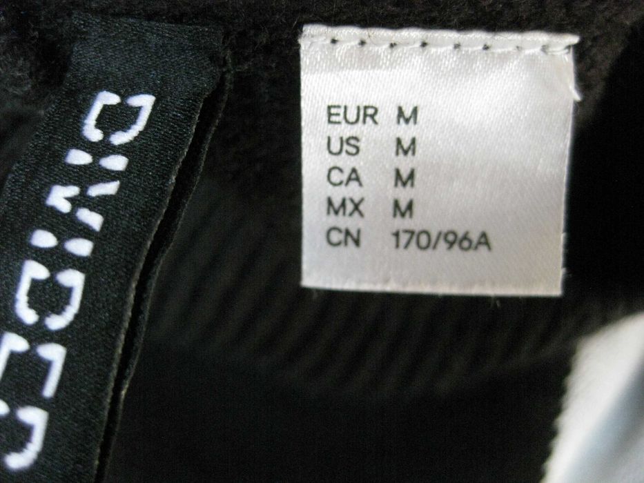 170 зріст, стильний светрик оверсайз з геометричним візерунком Divided