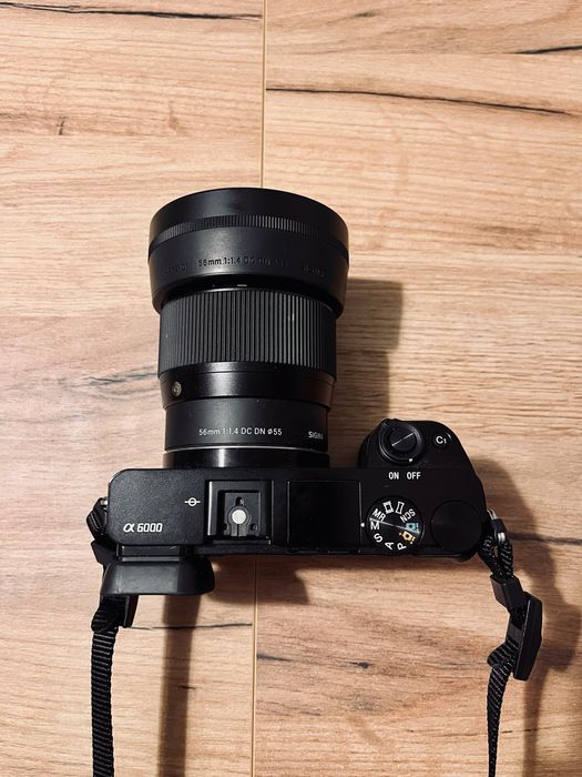 Sony a6000 + Sigma 56mm f/1.4 + dodatkowa bateria