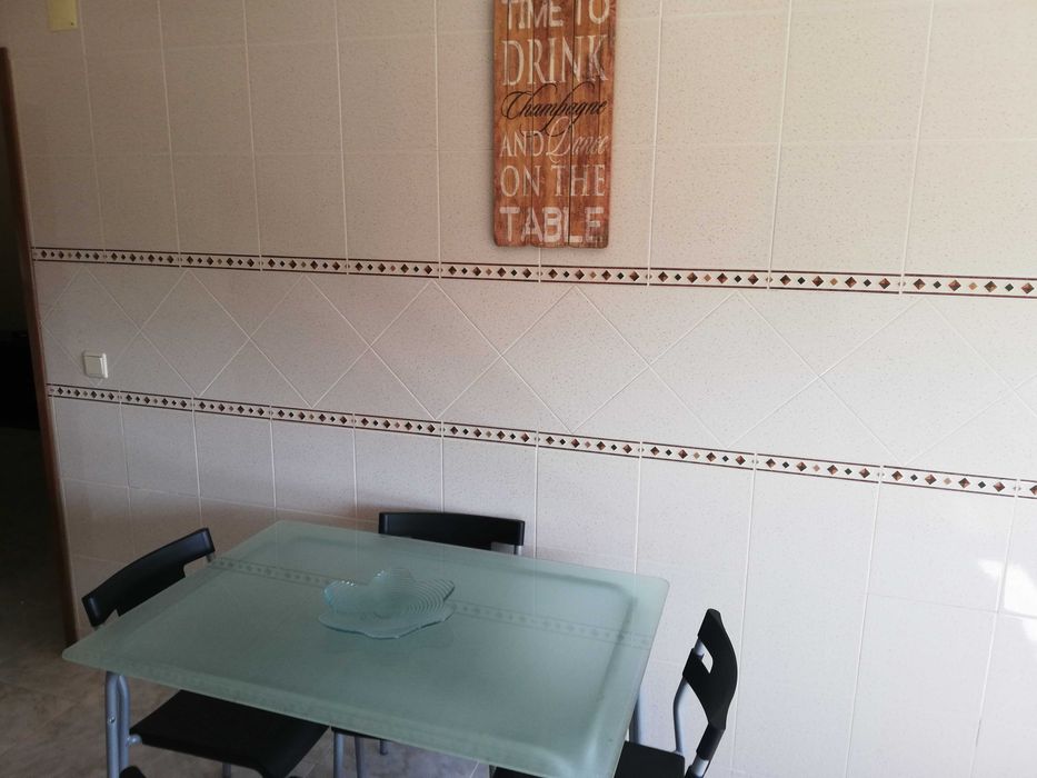 Alugo Quarto - Sarilhos Grandes