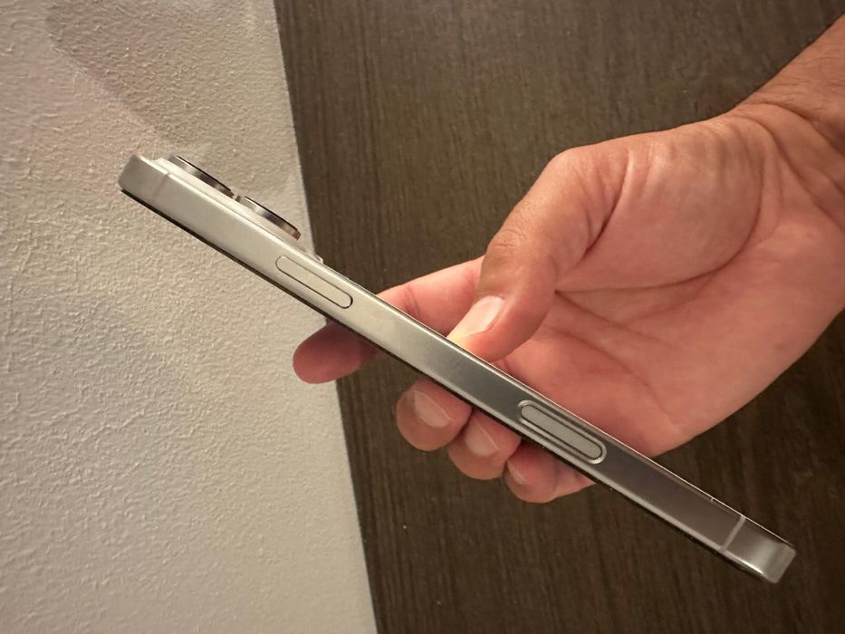 Iphone 16 pro max  silver