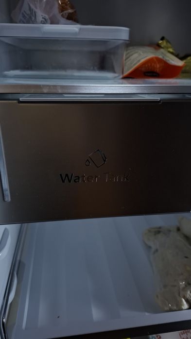 Lodówka Hisense Side by Side No Frost- czarna, kostkarka podajnik wody