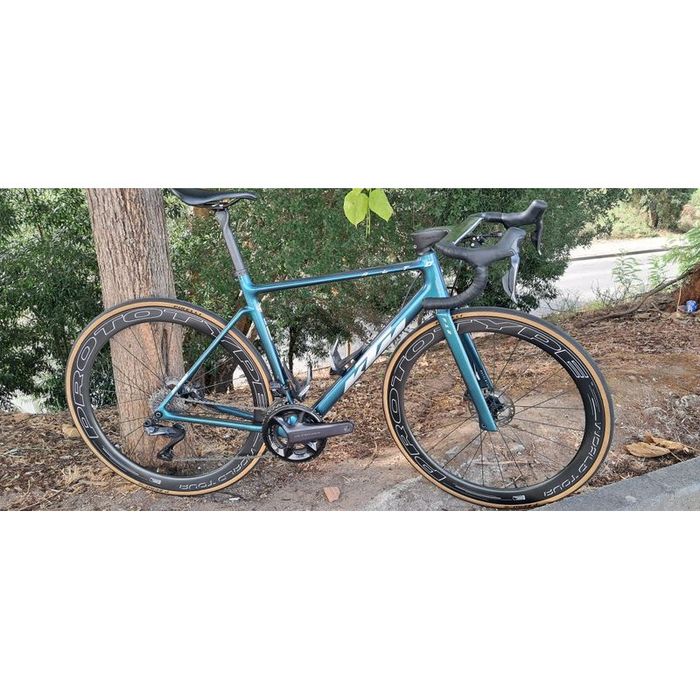 Ktm revelator com ultegra di2 e rodas carbono