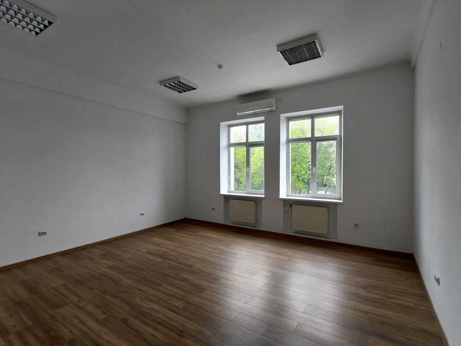 Оренда офісного приміщення в офісному центрі по вул.Г.Упа