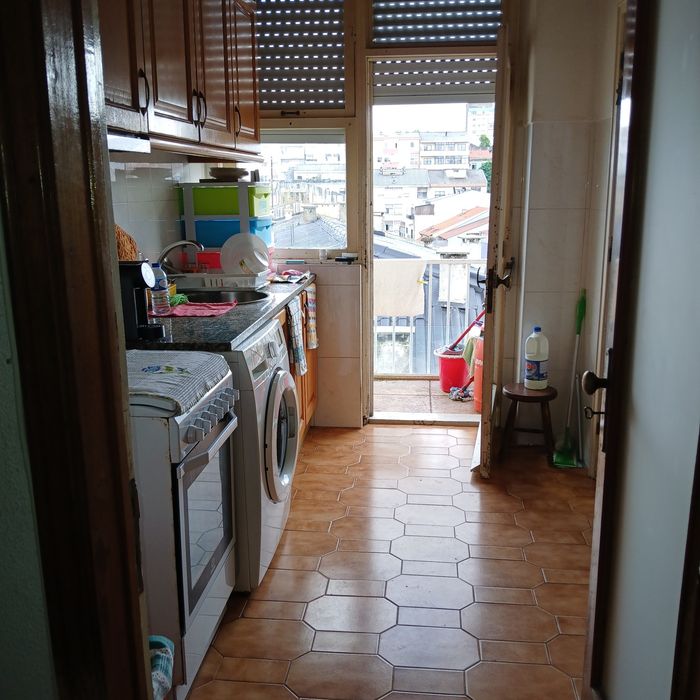 Alugo quarto perto do Marquês, no Porto