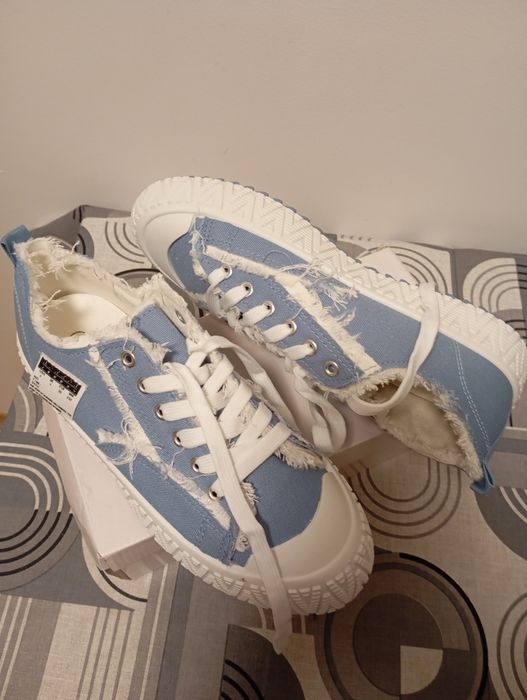 Trampki damskie nowe - 41