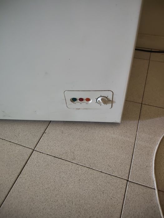 Vendo uma  arca usada