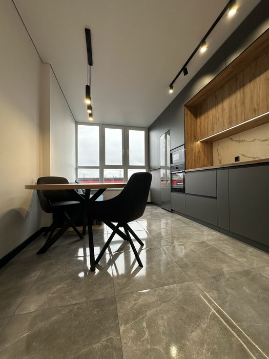 Центр-оренда 2 кім.кварт.+студія-Вид на Ратушу-Перша здача-Паркінг