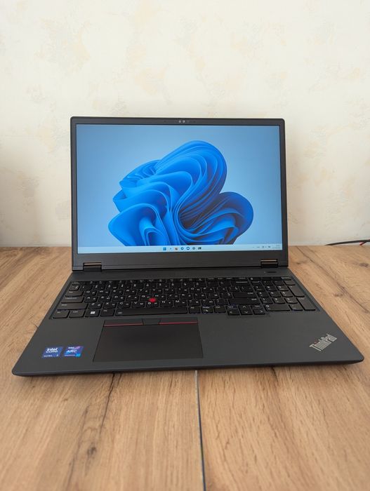 Ноутбук Lenovo ThinkPad P16v Gen 2 (21KX0014RA) Black