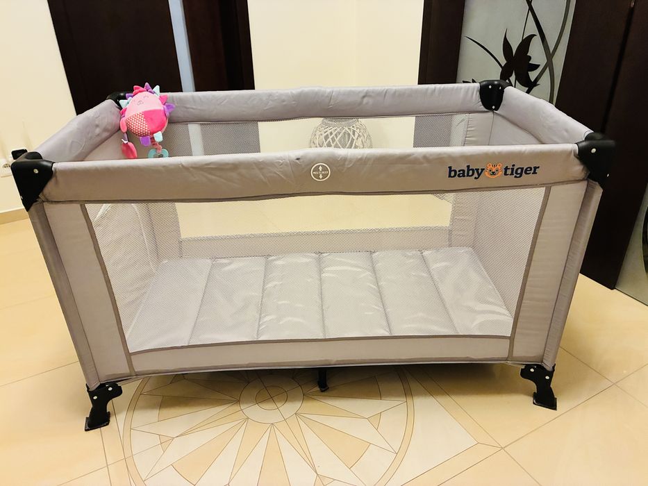 Łóżeczko turystyczne + Materac trzywarstwowy Baby Tiger Viki
