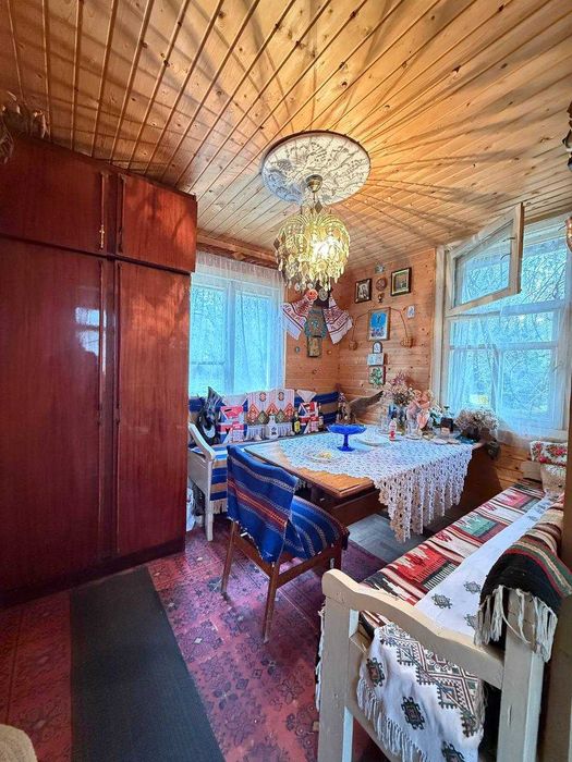 Продаж дачного будинку в лісі