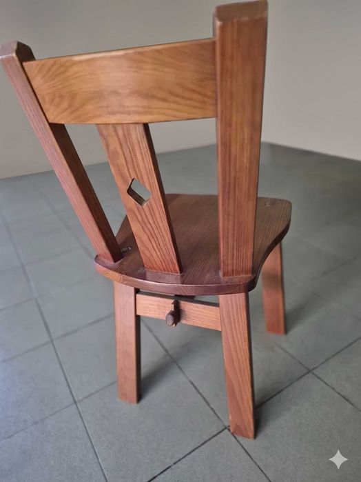 Mobília de Sala de Jantar Completa em Pinho Maciço (Estilo Rústico) – Bom Estado