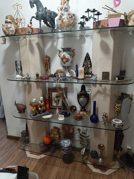 Vitrine em mármore