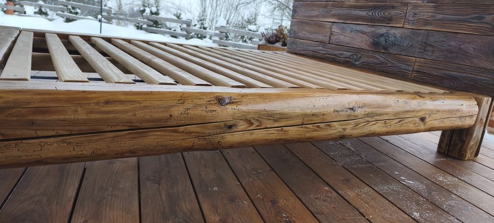 Łóżko ze starych bali drewnianych 160x200