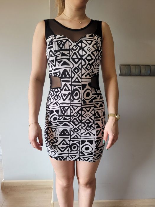 Sukienka czarno - biala 
Biust 37cm 
Długość 84cm