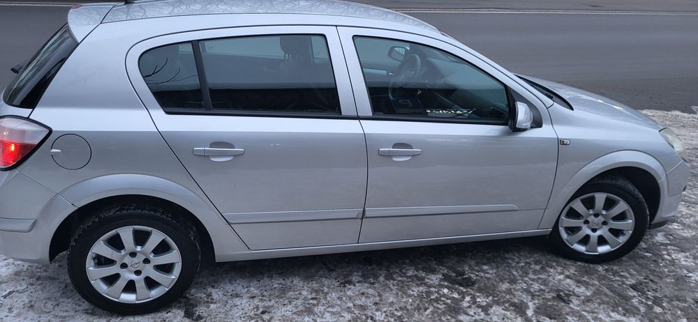 Свіжа Opel astra 1.4 90ps 2005 хетчбек