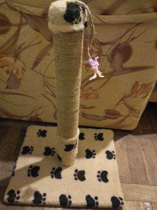 Домик для вашей кошки с когтеточкой