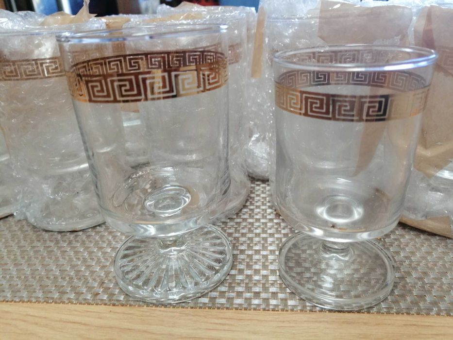 40 Copos vidro com friso dourado