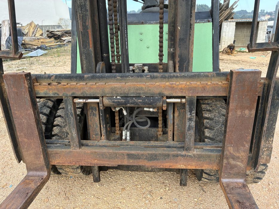 Empilhador 3t triplex com deslocamento lateral