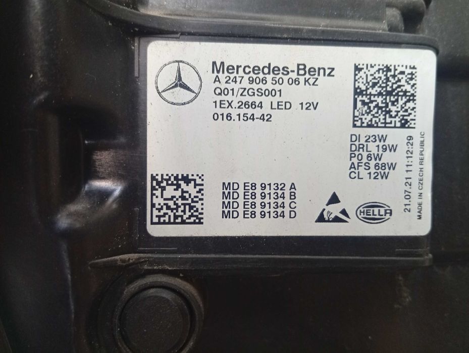 Farol Mercedes GLa H247 direito