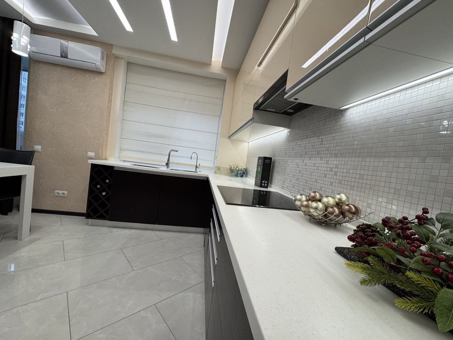 Продам 5 кімнатну квартиру. Лівий берег. Ремонт. Меблі. Техніка