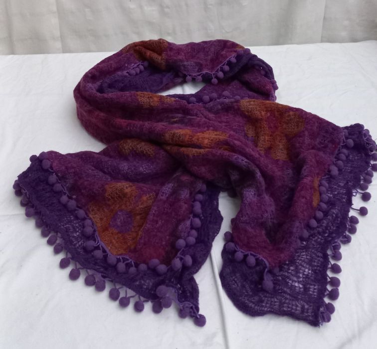 Écharpe unisexo tons roxo e laranja com berloques