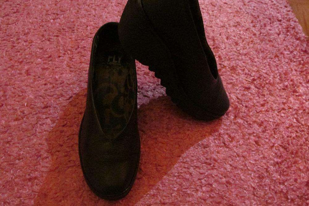 Sapatos em pele Fly London