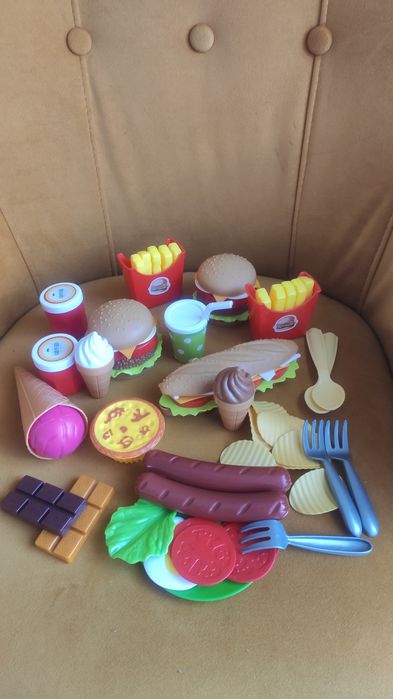 Zestaw Fast Food - hamburger, frytki, lody