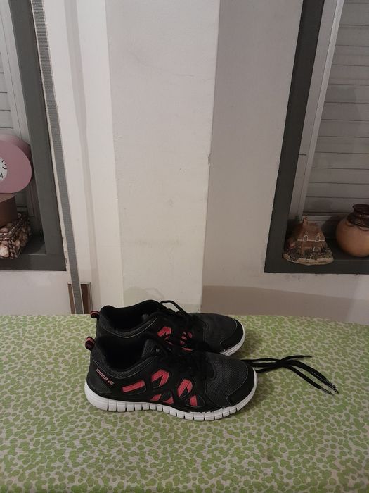 Vendo Sapatilhas de Senhora DOONE muito bonitas como novas