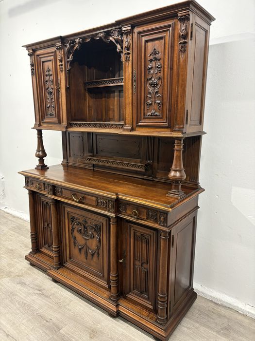 Duży piękny orzechowy kredens neorenesansowy