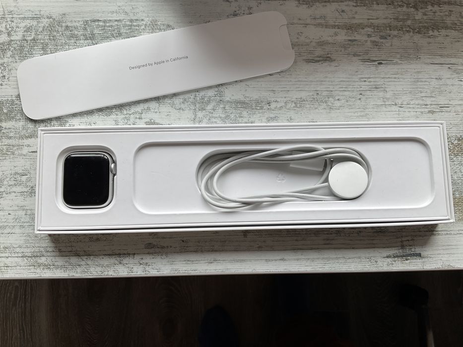 Apple watch SE grey