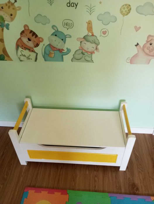 Secretaria de esquina mais arquibanco