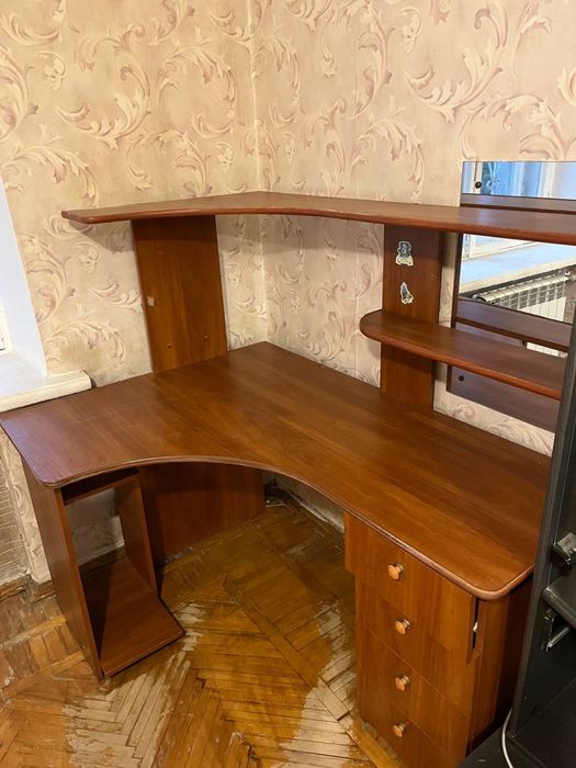 Продам компʼютерний стіл