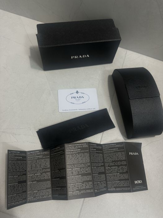 Okulary czarne przeciwslonecze prada