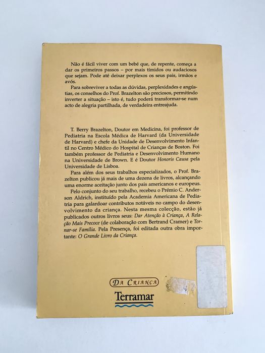 Livro Os Primeiros Passos dos Bebés
