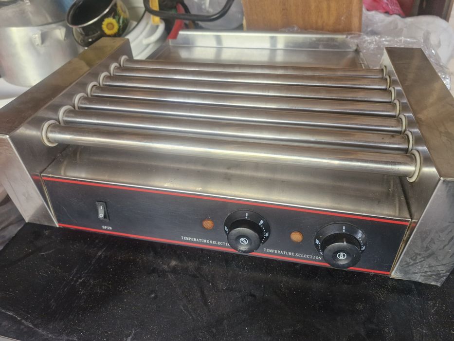 Роліковий електрогриль для ковбасок.
