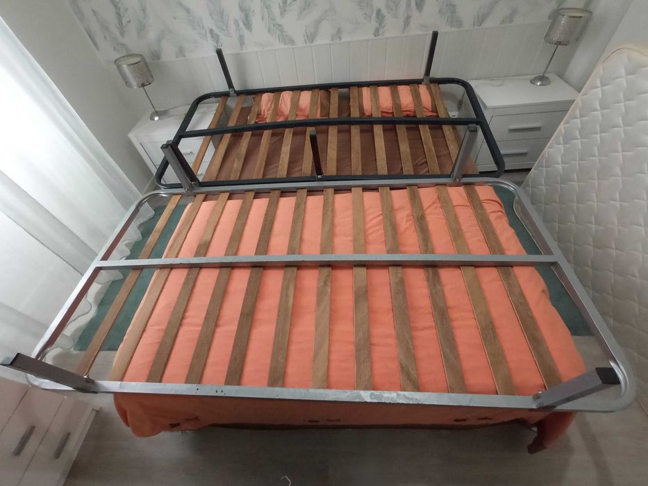 Doa-se 2 colchões + 2 estrados de cama (1.90 x 0.97m)