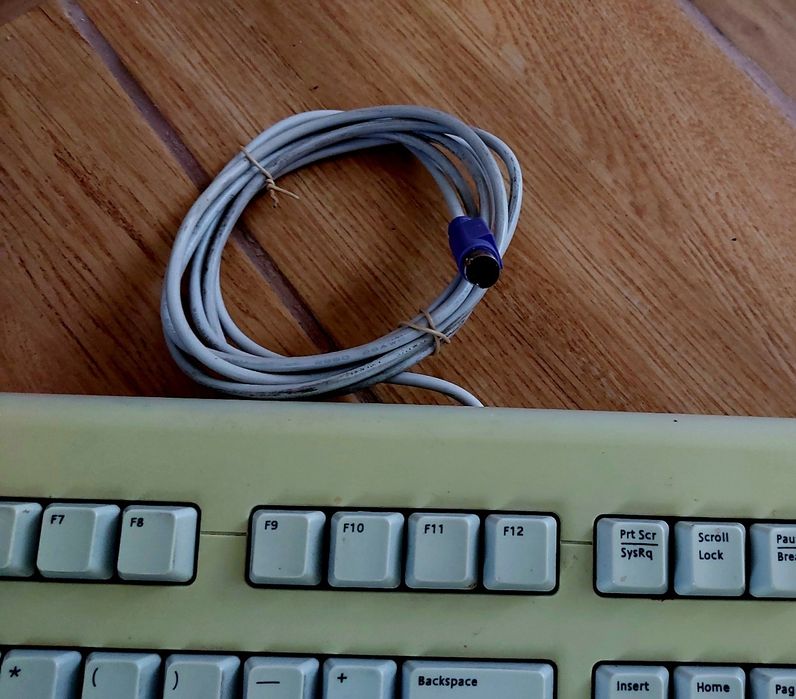 Klawiatura przewodowa Logitech PS/2