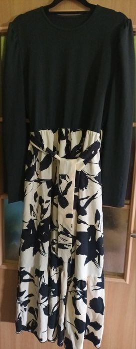 Sukienka z bufiastymi rękawami roz L/ XL.