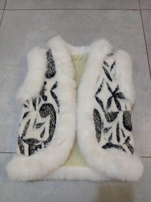 Жилетка без рукавів