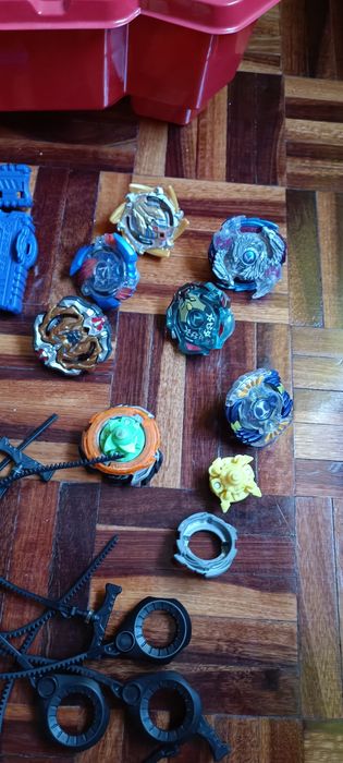 Beyblades + arena