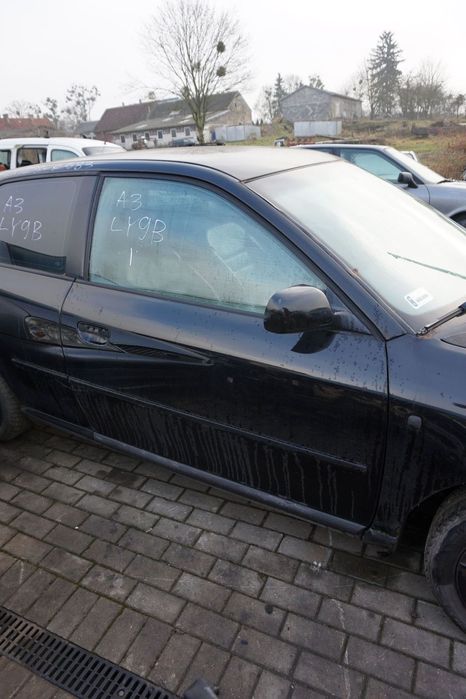 DRZWI PRZEDNIE PRAWE A3 8L1 3D HB LY9B  CZARNY AUDI 1996-2003